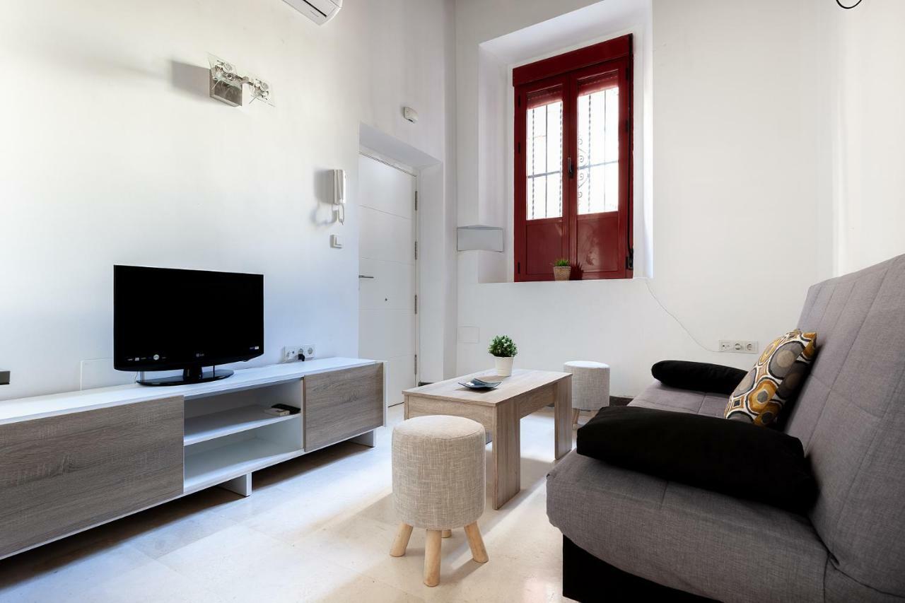 Pasaje Amores Iz. - Tranquilidad Y Vida Cultural En Centro Sevilla 4Px Luaran gambar