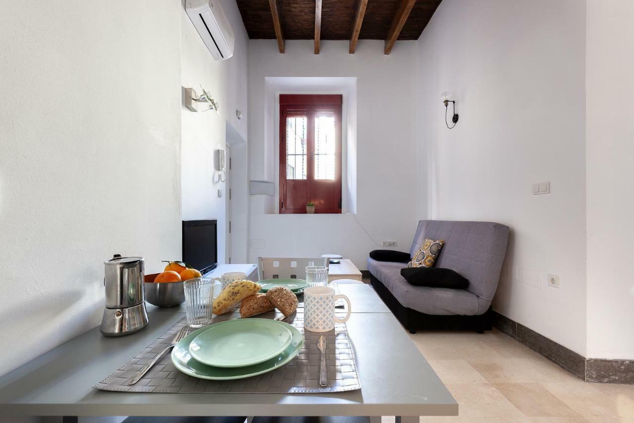 Pasaje Amores Iz. - Tranquilidad Y Vida Cultural En Centro Sevilla 4Px Luaran gambar